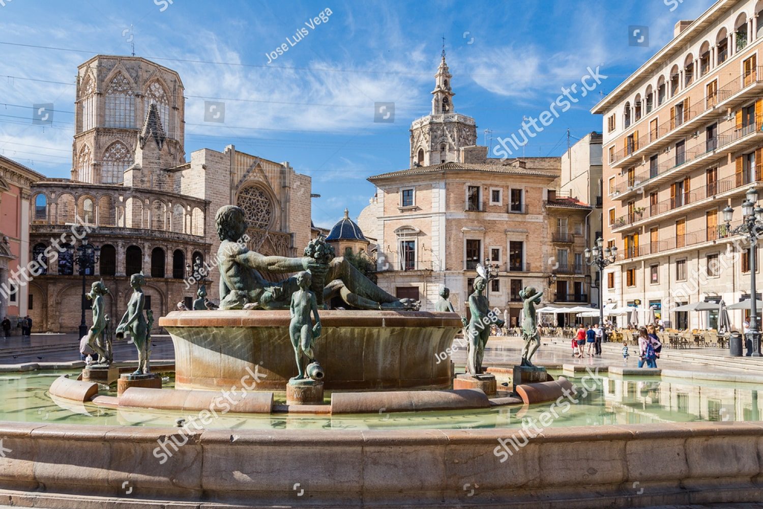 Plaza de la Virgen. Фонтан