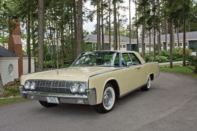 1962 Lincoln Continental Sedan_01