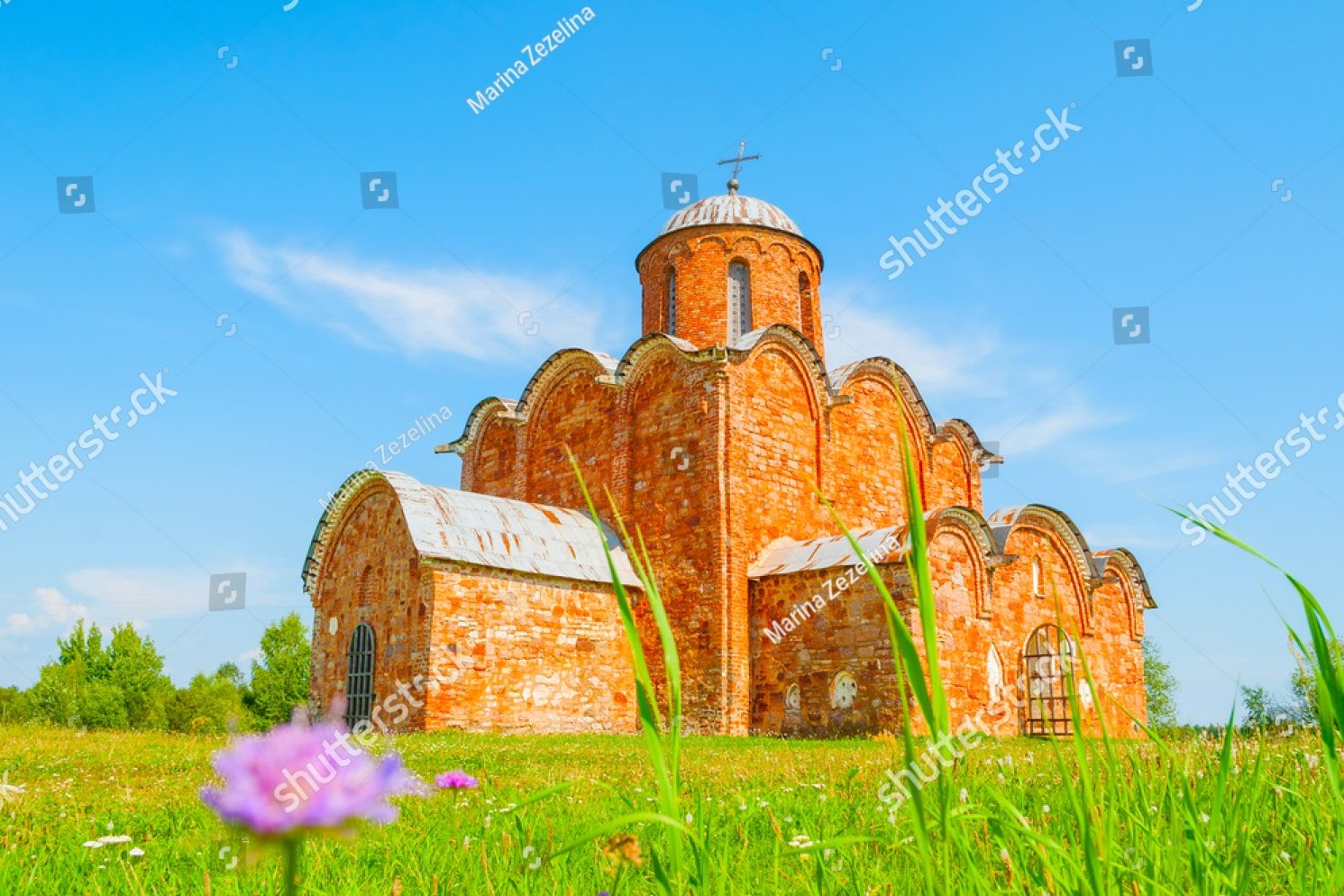 Старая кирпичная церковь