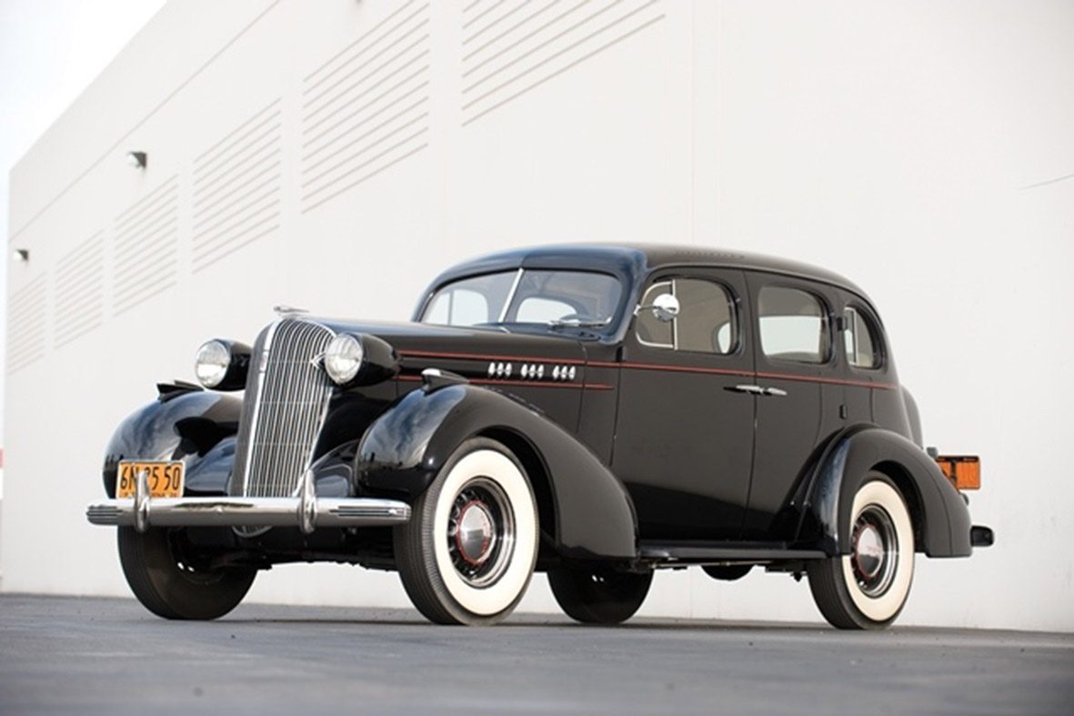 1936 Oldsmobile Six F-36 Touring Sedan_01