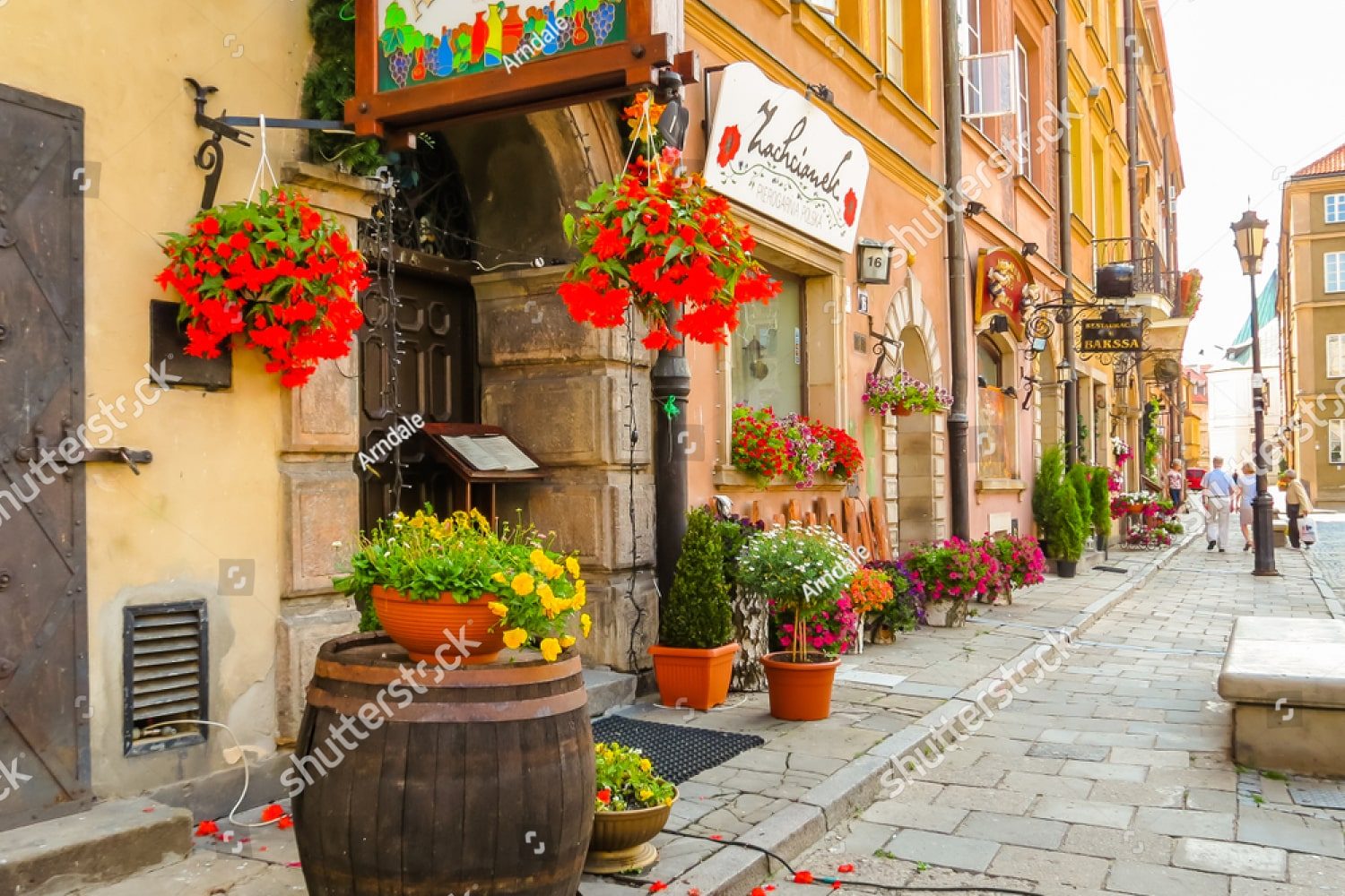 старая улица в варшаве