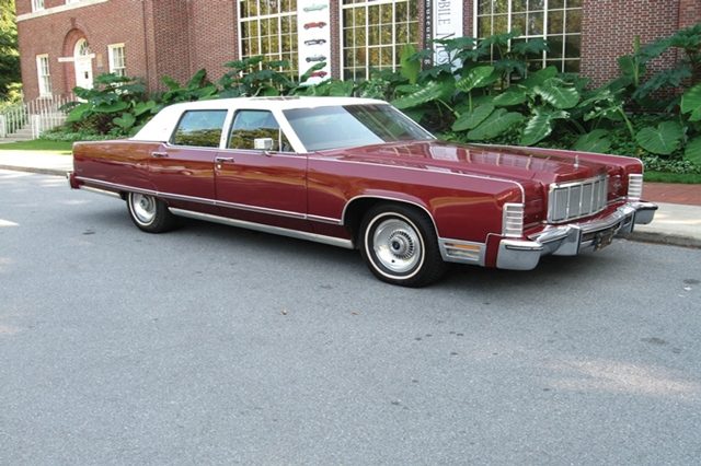 1976 Lincoln Continental Town Car_01