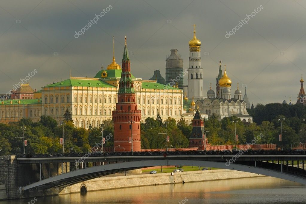 Вид на Кремль и центр города 