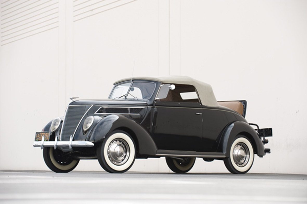 1937 Ford V8 Deluxe Roadster_02