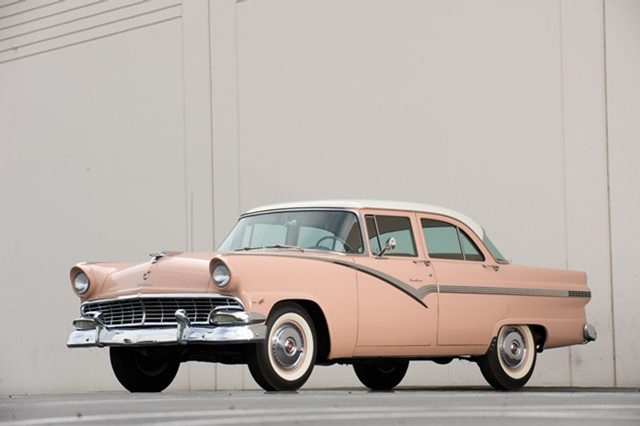 1956 Ford Fairlane Town Sedan_01