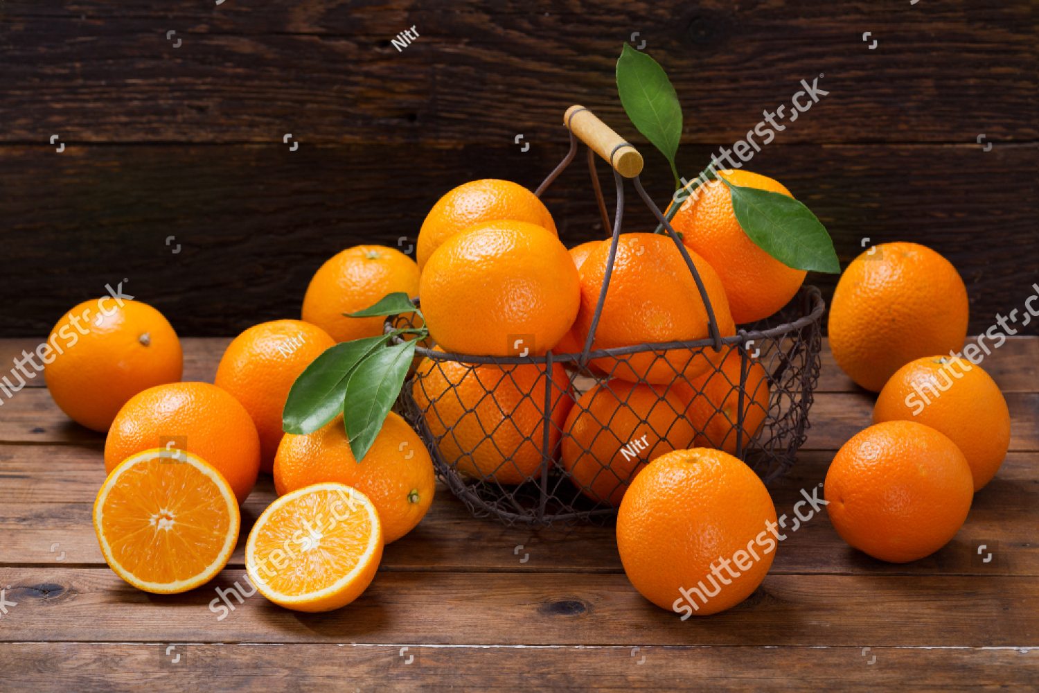 Корзинка с апельсинами
