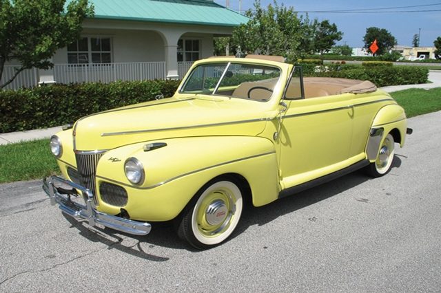1941 Ford Super Deluxe Convertible_01